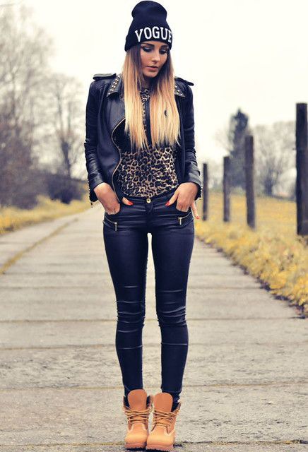 Come indossare i leggings di pelle e a chi stanno bene