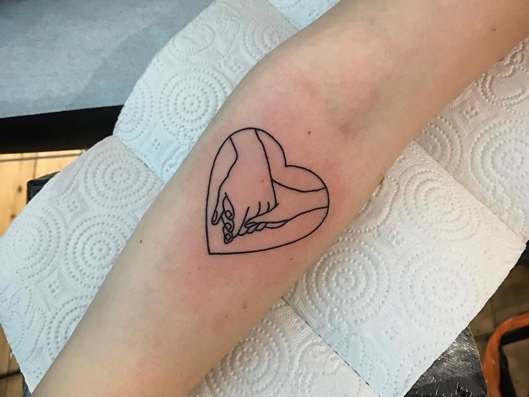 Tatouage Lettre B Avec Coeur Tatouage coeur : 50 idées repérées sur Instagram pour les romantiques
