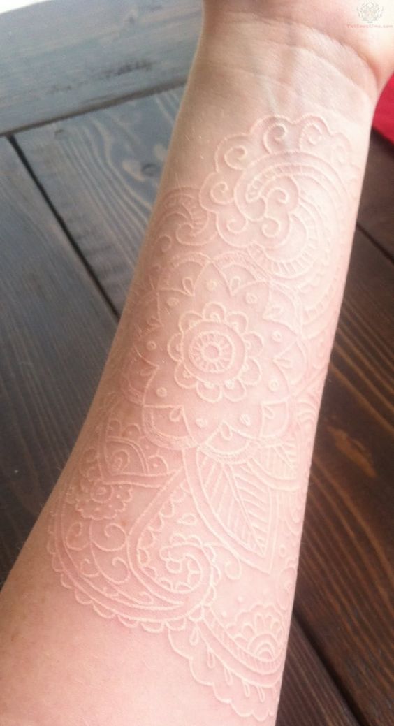 Tatuajes de tinta blanca
