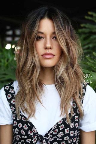Hairstyles 2018 - Waves with parting in the middle
