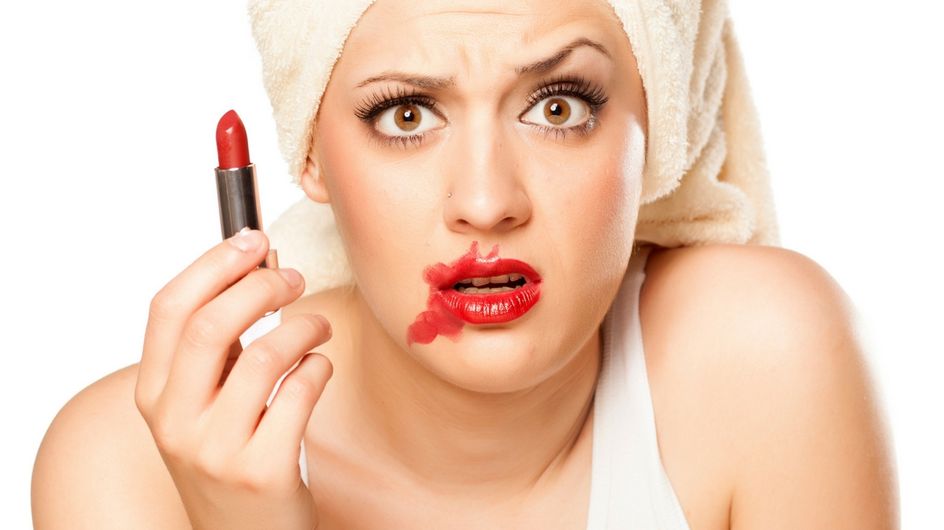 Los grandes errores de maquillaje que cometes y deberías evitar