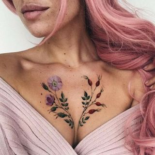 Tatuaggi In Mezzo Al Seno Un Nuovo Trend Per Celebrare La Femminilita