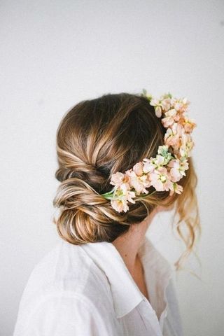 Coiffure 35 Facons De Coiffer Ses Cheveux Avec Des Fleurs