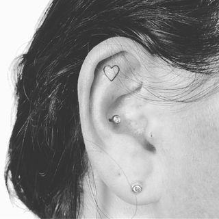 Les Tatouages D 039 Oreille Bien Plus Cool Que Des Piercings