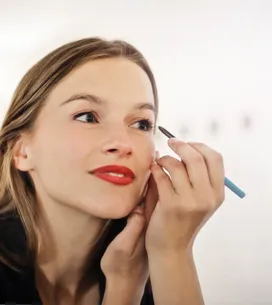 Eyeliner de color: el maquillaje perfecto para una mirada más joven