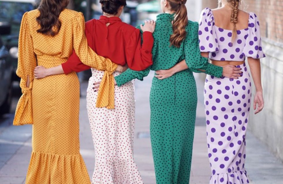¡Color fucsia, lunares y más! 30 ideas impecables para tu próximo look de boda