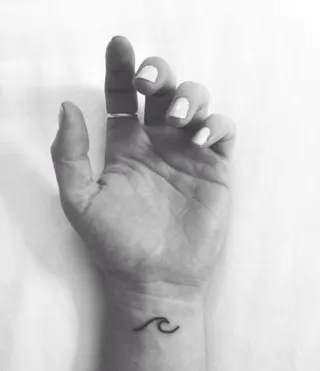 Tatuajes pequeños en el brazo: ideas para mujer súper discretos