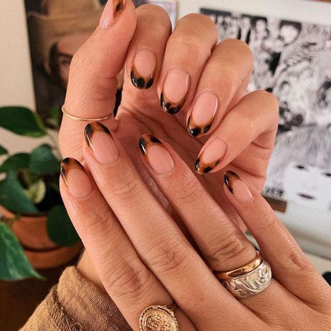 ¿Tienes pendiente una manicura? Inspírate con estos diseños de uñas decoradas y nail art