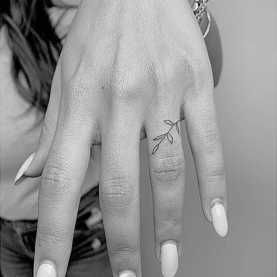 Tatuajes en los dedos, ¿te atreves? Inspírate con estas ideas