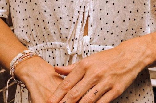 Tatuajes en los dedos