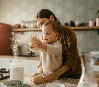 Les astuces sécurité pour cuisiner avec bébé 