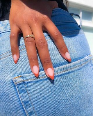 ¿Necesitas inspiración para elegir el diseño de tu próxima manicura coral? Te damos algunas ideas