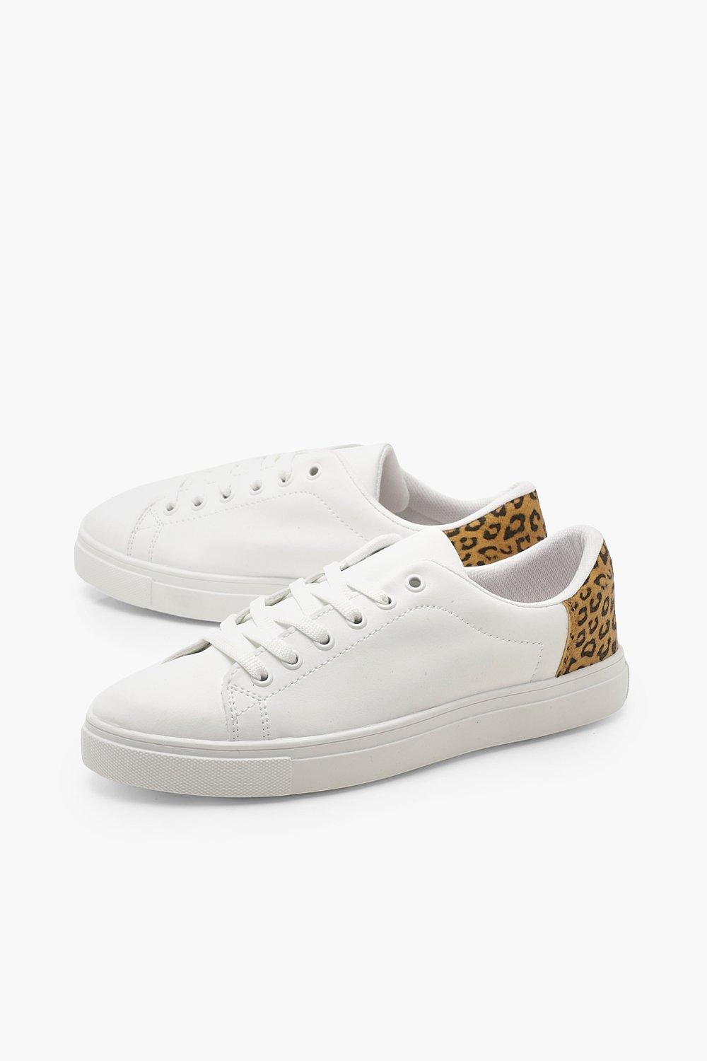 Comment nettoyer des baskets blanches sales?