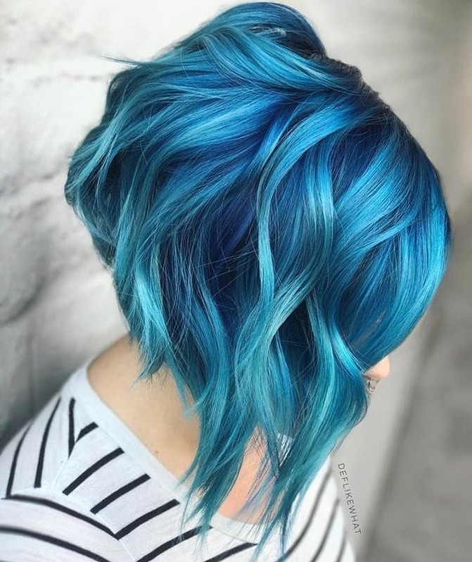 Coloration de cheveux : se teindre les cheveux en bleu