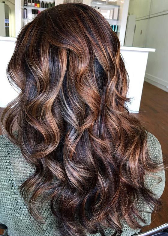 Essayez une couleur de cheveux chocolat pour créer un look tendance aux  reflets chauds ! - Garnier