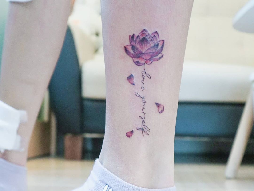 Tatouage Mollet Femme Fleur De Lotus Tatouages fleur lotus : pour quel modèle craquer ?
