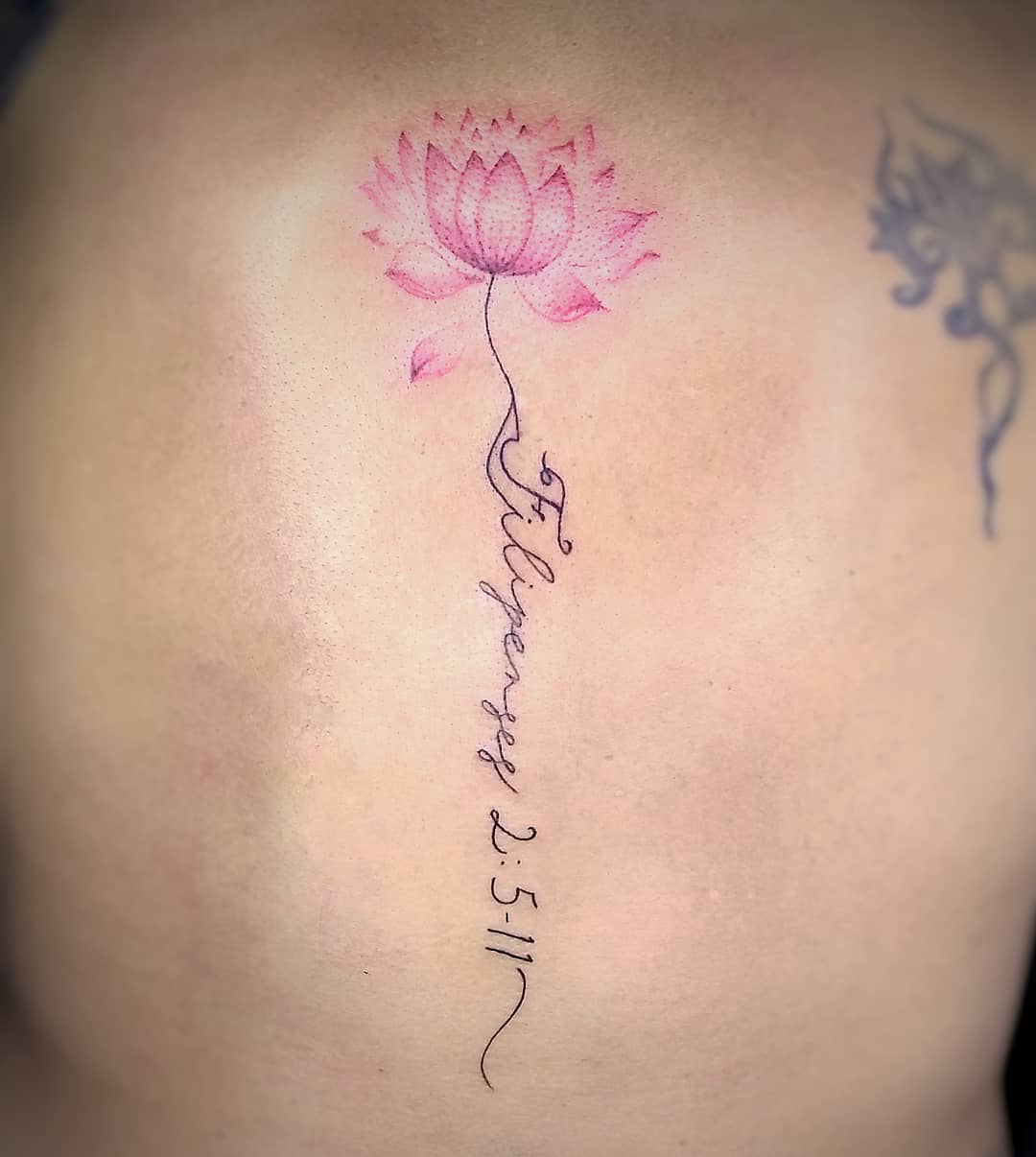 Tatouage Fleur De Lotus Avec Prénom Tatouages fleur lotus : pour quel modèle craquer ?