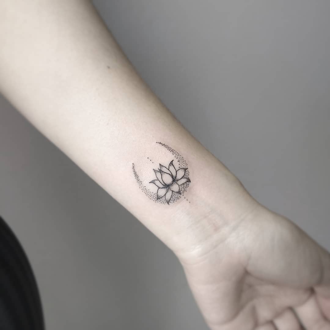 Petit Tatouage Fleur De Lotus Tatouages fleur lotus : pour quel modèle craquer ?