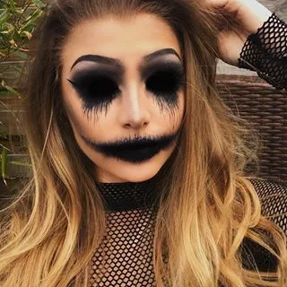 Masque d'halloween avec sourire d'horreur, masque de démon aux yeux blancs,  2021