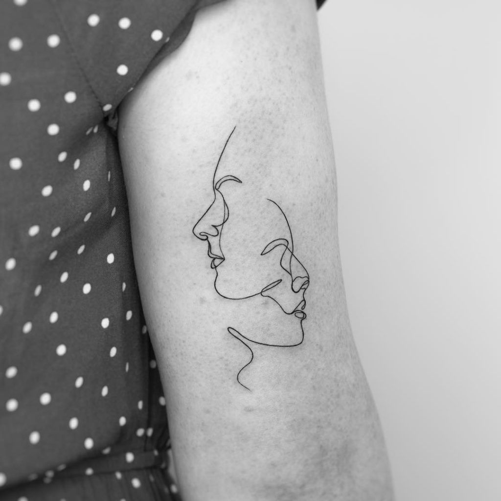 Tatouage Visage Trait Et si vous succombiez à la tendance du one line tattoo ?
