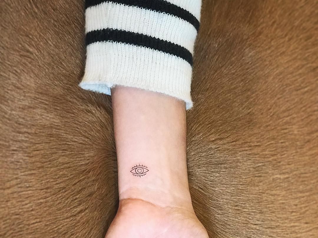 Tatouage Main De Fatma Minimaliste Inspiration tatouage : ce motif qui nous fait de l'œil !