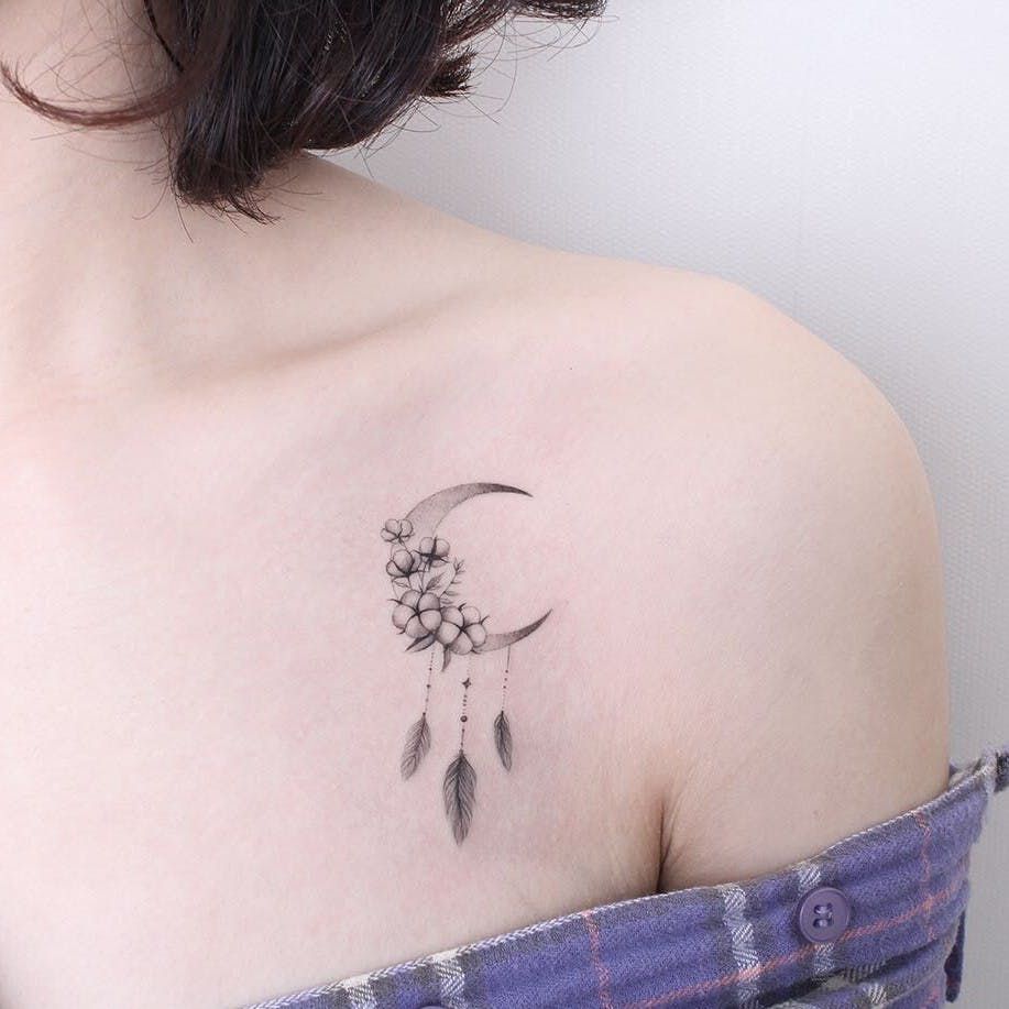 Tatouage Amel Bent Phrase Epaule Les plus beaux tatouages de la clavicule pour s'inspirer