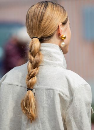 Übertönen blonde strähnen Schwarze Haare