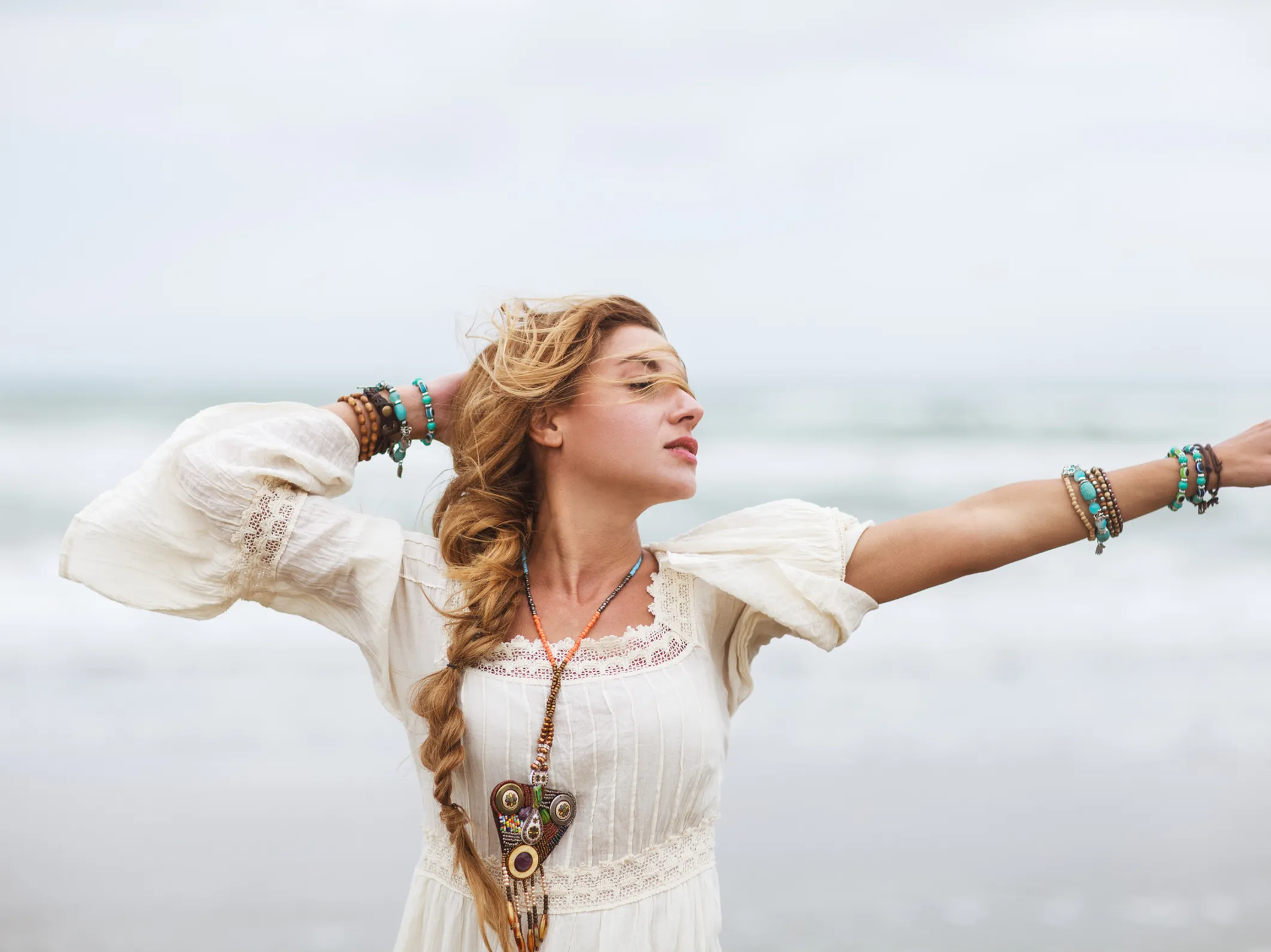 Traumhaft Schone Boho Frisuren Mit Federn Amp Blumen In Den Sommer