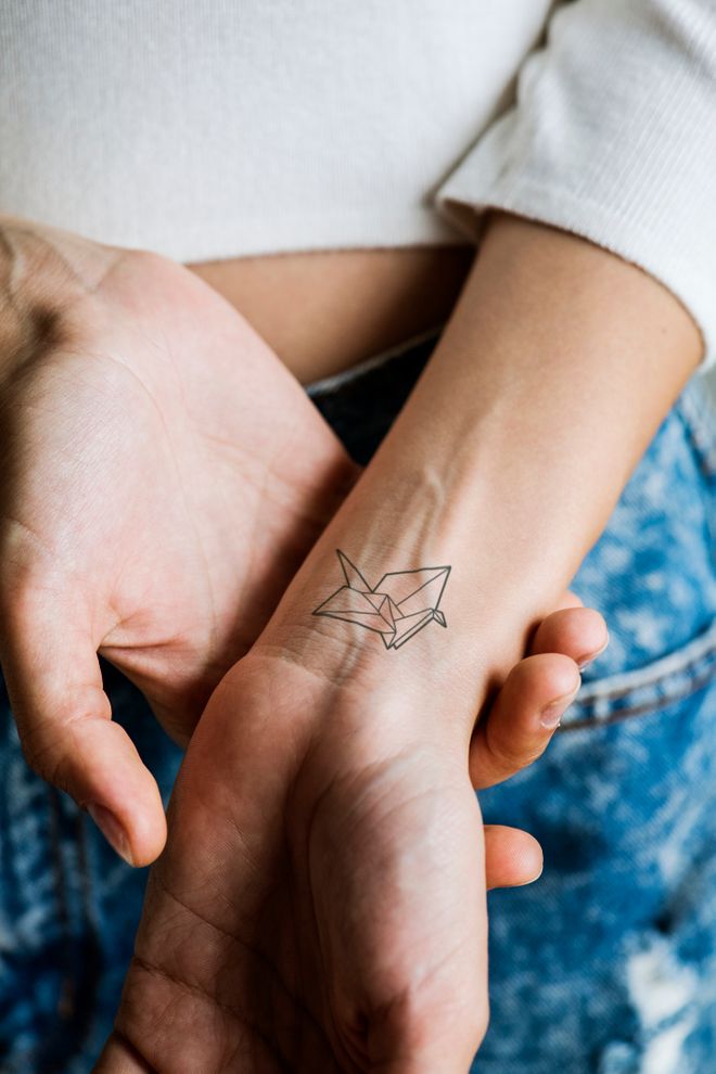 Kleine Tattoos Die schönsten Motive von grafisch bis verspielt