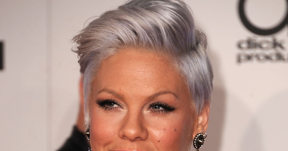 Coupe courte pour cheveux gris : les plus belles idées à adopter