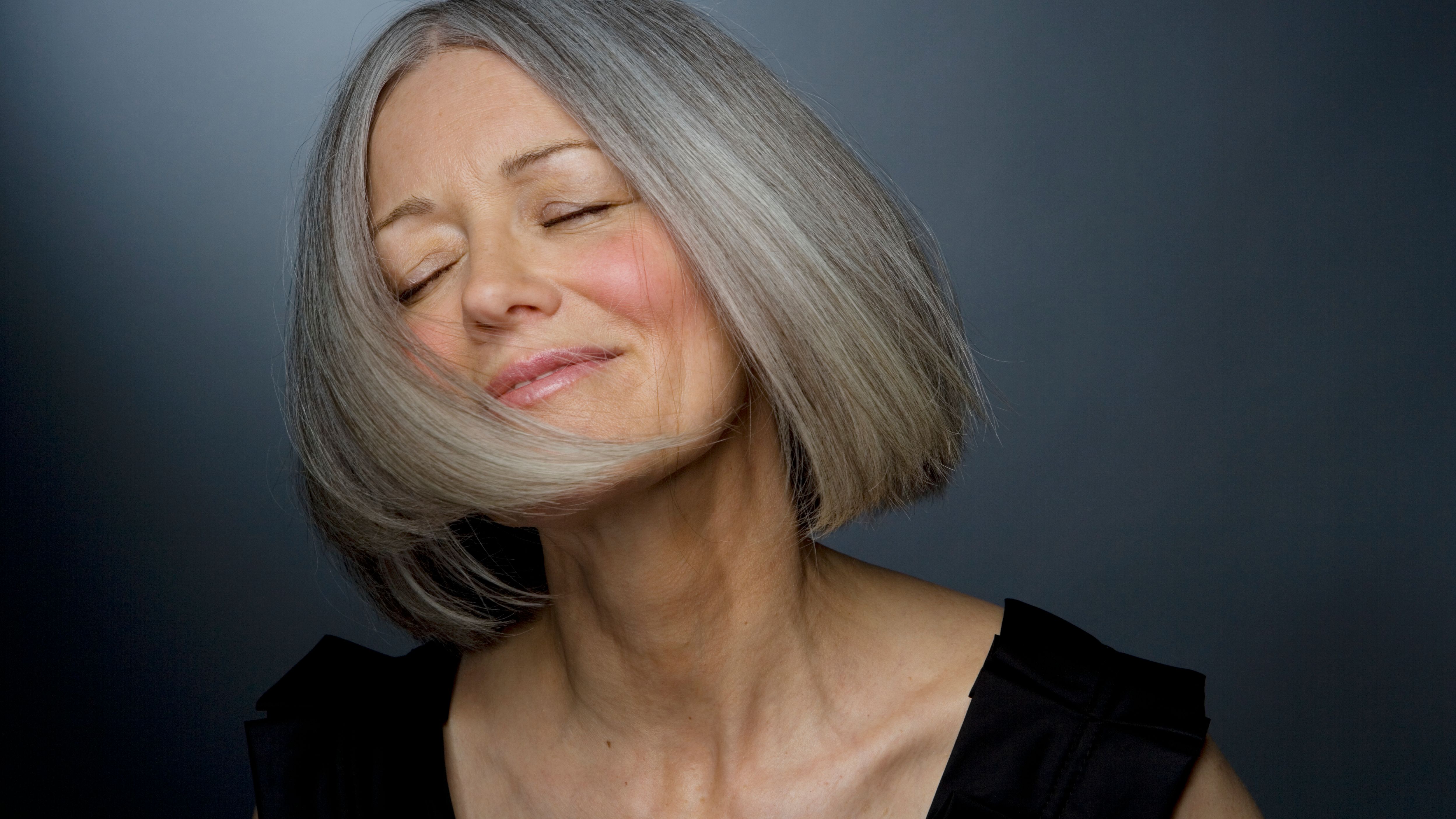 Coupe Carre Court Cheveux Gris Toutes nos idées de coupes pour les cheveux gris après 60 ans
