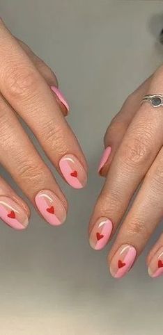 Le nail-art più romantiche (e facili da realizzare) per San Valentino