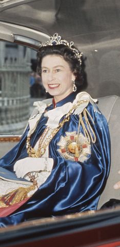 I 96 anni della regina Elisabetta II: festeggiamo il compleanno ricordando i suoi momenti più iconici