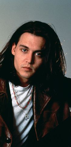 La storia di Johnny Depp: gli 11 momenti più iconici dall’adolescenza ribelle fino al processo con Amber Heard