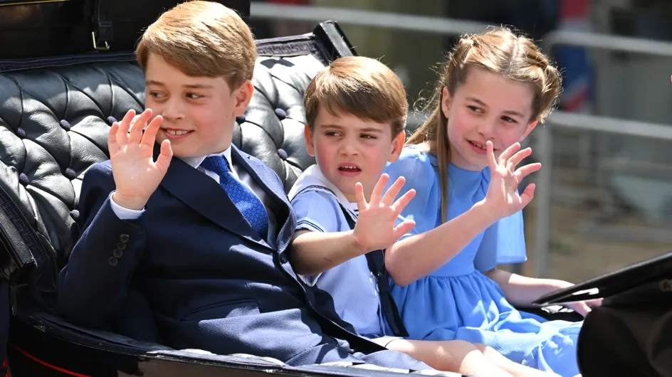 PHOTOS - Kate Middleton entourée de ses 3 enfants : George pas encore très habitué au salut royal
