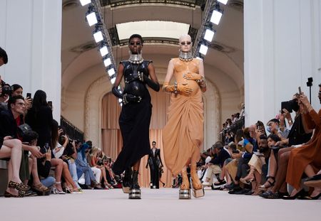 Paris Haute Couture 2022/2023: I migliori look delle sfilate Autunno e Inverno