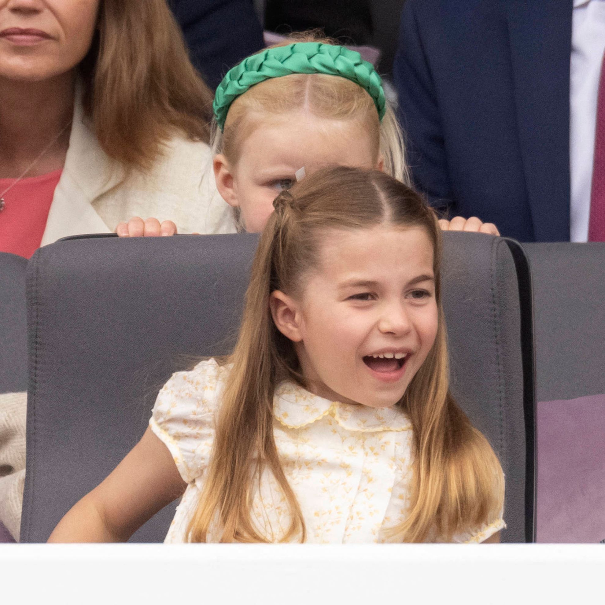 15 coiffures pour petite fille inspirées de Charlotte de Cambridge !