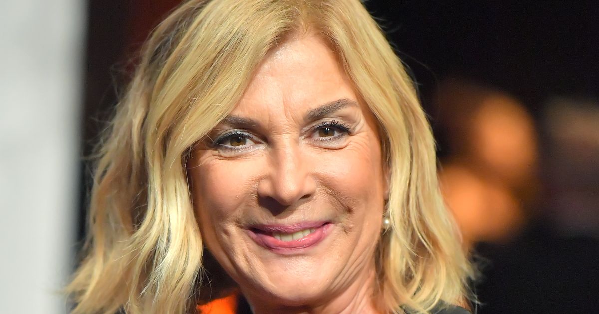 PHOTOS. Michèle Laroque, sa coiffure effet coup de jeune