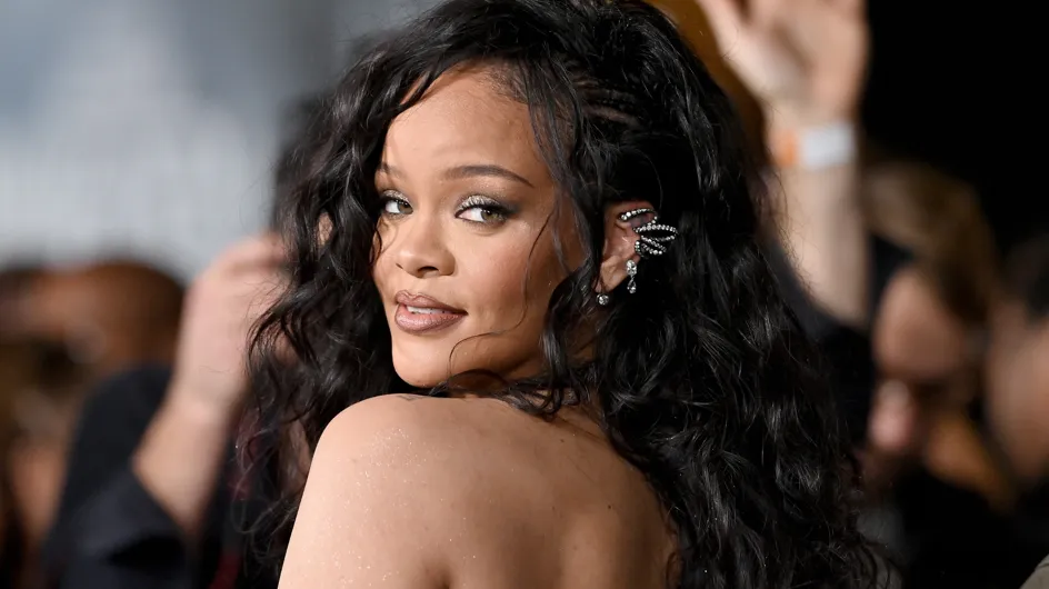 PHOTOS. Rihanna rayonnante avec des cheveux longs XXL et des boucles glamour