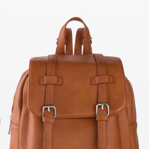 Ce sac à dos pratique et à moins de 50€ est parfait pour un look au poil