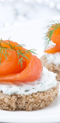 20 idées d’entrées faciles et festives à faire avec du saumon