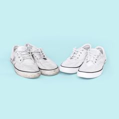 Weiße Sneaker reinigen: DIESE Tricks musst du kennen!
