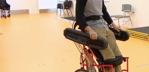 ¡Una silla de ruedas con la que poder mantenerse en pie!