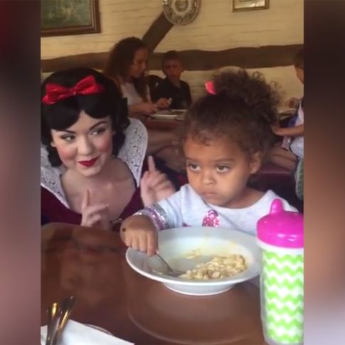 Ela não está nem aí pra Branca de Neve e é hilário