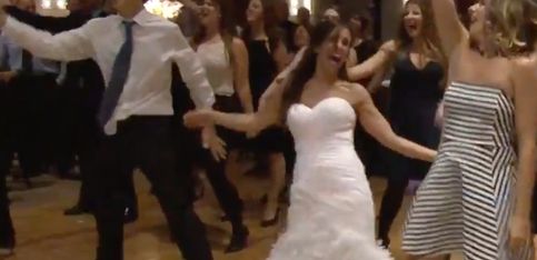 ¡Esta novia está fuera de sí bailando Kelly Clarkson en su boda!