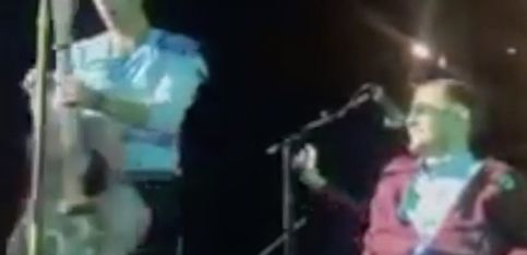 ¡Este chico con discapacidad sube al escenario con Coldplay!