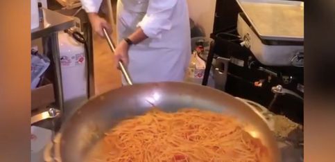 ¿Te gusta la pasta? ¡Este cocinero italiano sabe cómo abrirte el apetito!