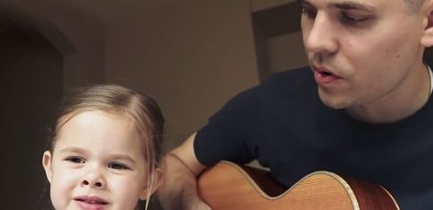 ¡El dueto de esta niña con su padre te va a encantar!