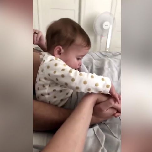 Esta niña apunta maneras con los celos...