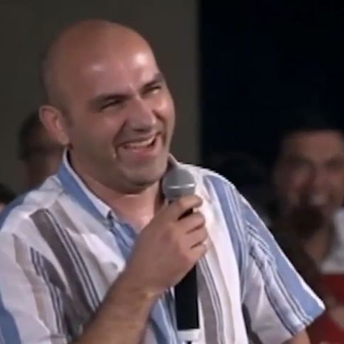 Paran el programa sólo por este hombre...